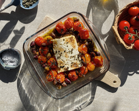 Feta al forno con olive e pomodorini